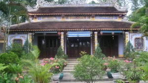 Hình tượng hoa sen trong trang trí chùa Hồng Ân (Huế)