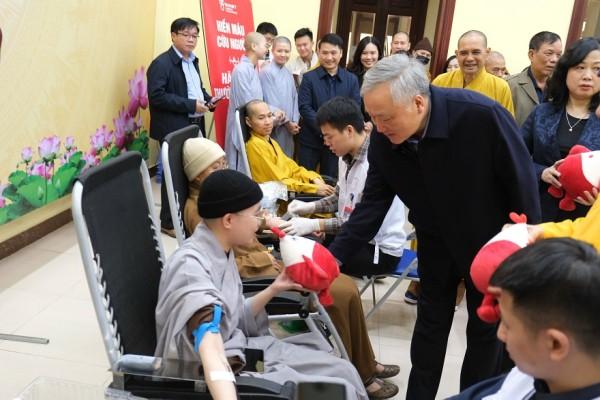 Suối nguồn tình thương - hiến máu cứu người