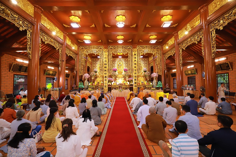 Đọc Kinh cầu nguyện, hồi hướng công đức tới đồng bào vùng lũ lụt miền Trung