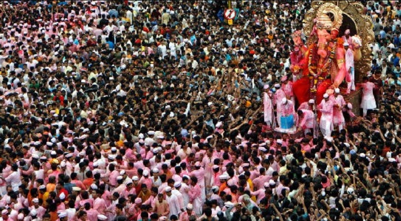 Xã hội dân chủ và quân chủ