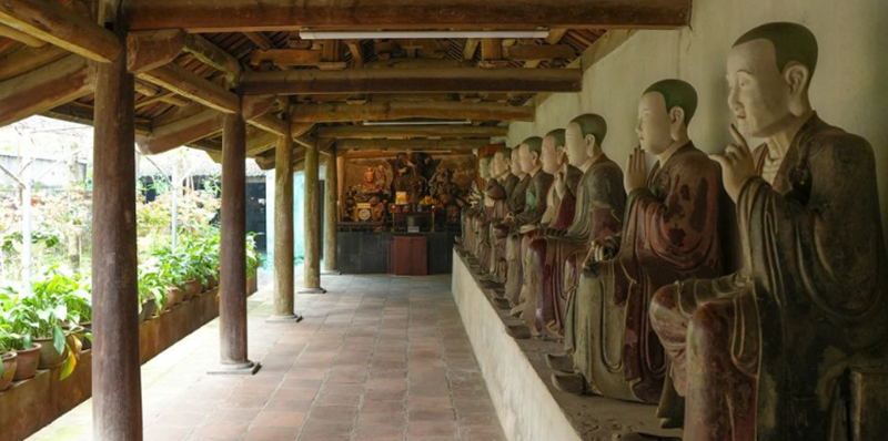 Hành lang tại chùa Mía. Ảnh sưu tầm.