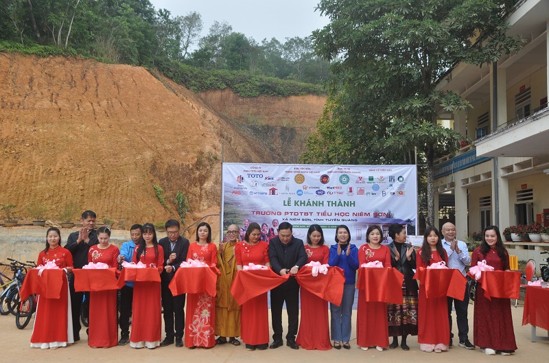 Lễ cắt băng khánh thành, mừng gian nhà nội trú mới