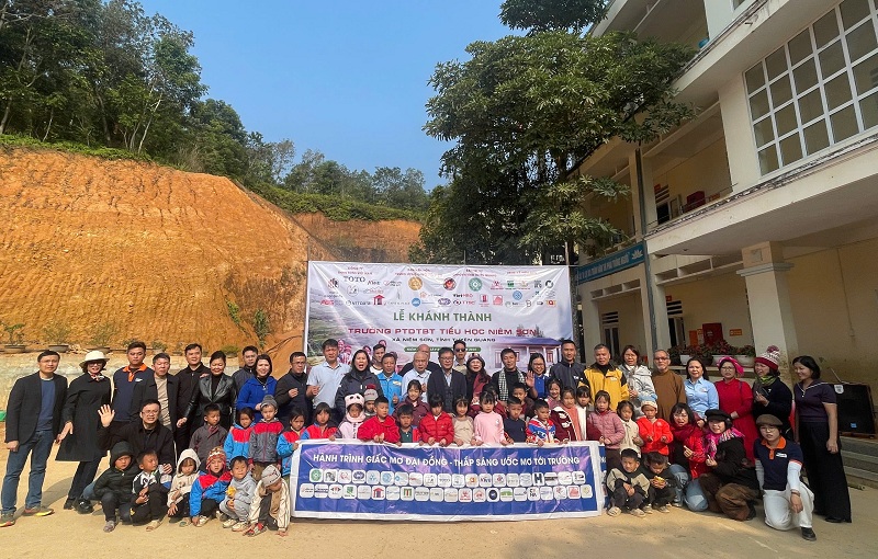 Buổi lễ kết thúc trong ánh nắng chan hòa. Nơi đây, từng hạt giống bồ đề chắc chắn ngày thêm tốt tươi, sớm tỏa bóng mát...