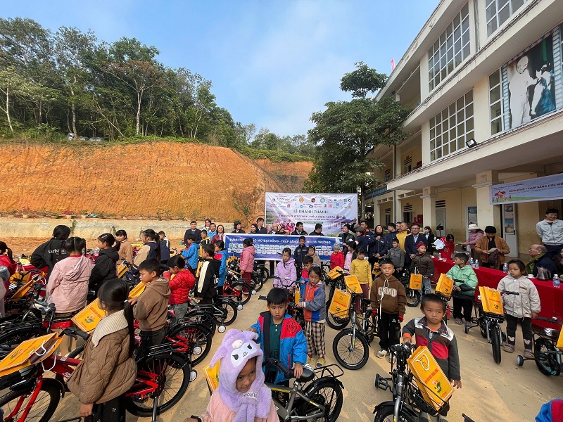 Từng món quà nhỏ nhưng vô cùng ý nghĩa, chưa đựng: Tình yêu thương, sức mạnh niềm tin và tiếp sức từng mầm xanh trong bước đường học tập, trưởng thành.