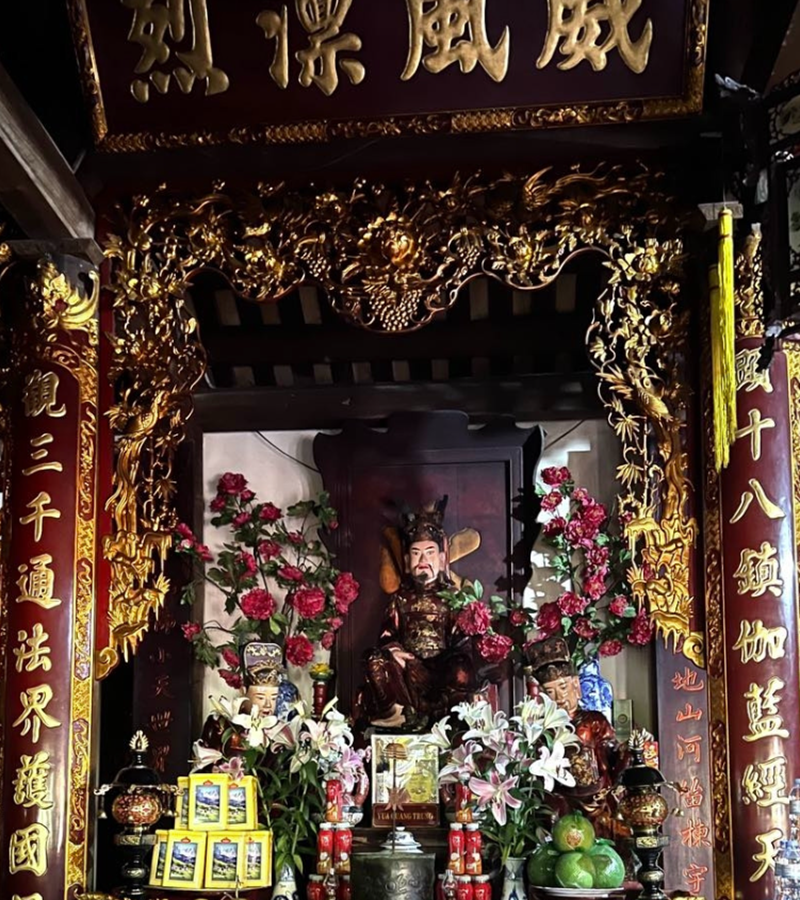 Nhiều nh&agrave; nghi&ecirc;n cứu nhận định rằng pho tượng Đức &Ocirc;ng ch&iacute;nh l&agrave; biểu tượng của vua Quang Trung