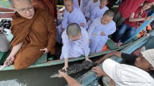 Kết thúc 2025: Hội Thanh niên Phật tử Indonesia phóng sinh, bảo tồn sinh thái