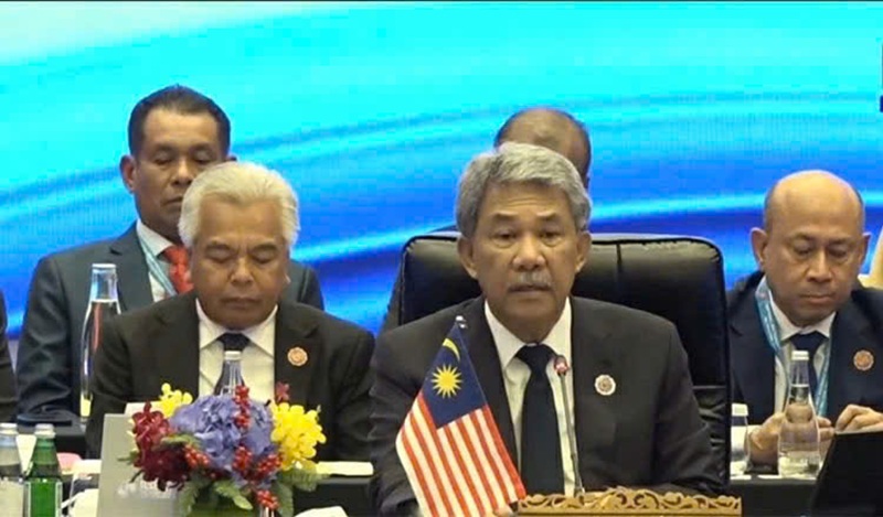 Bộ trưởng Ngoại giao Malaysia Dato' Seri Utama Haji Mohamad bin Haji Hasan (giữa). (Nguồn: Khmer Times)