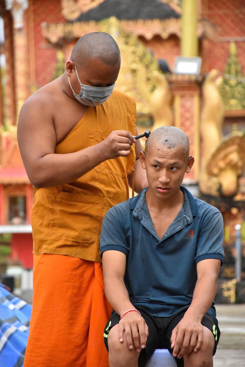 Cảnh làm l&ecirc;̃ xu&acirc;́t gia trong Chánh đi&ecirc;̣n