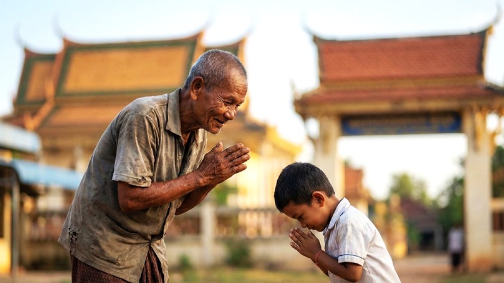 Năm ngón tay và ngũ uẩn của lời xá chào cung kính
