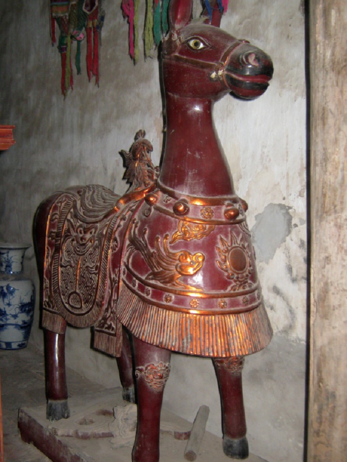 Ngựa gỗ ch&ugrave;a C&aacute;t Quế (H&agrave; Nội) - Ảnh: Sưu tầm