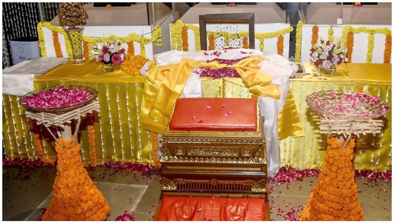 1.	Ấn Độ đ&atilde; thu hồi th&agrave;nh c&ocirc;ng một bộ x&aacute; lợi gắn liền với Phật gi&aacute;o thời kỳ đầu, hơn một thế kỷ sau khi ch&uacute;ng bị đưa ra khỏi đất nước trong thời kỳ thuộc địa. &copy; Indian Press Information Bureau (PIB)/AFP