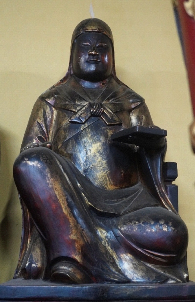 Tượng La H&aacute;n Đ&agrave;m Thuận TK XVIII v&agrave; TK XIX  (Ảnh: T&aacute;c giả)
Tượng nhỏ được đ&aacute;nh gi&aacute; cao về tỷ lệ h&igrave;nh thể c&acirc;n đối v&agrave; c&aacute;c chi tiết tinh xảo, tay nghề cao
Tượng lớn tuy chưa c&acirc;n xứng về h&igrave;nh thể, nhưng c&aacute;c qu&yacute; tướng, y phục mang dấu ấn văn h&oacute;a Việt Nam
