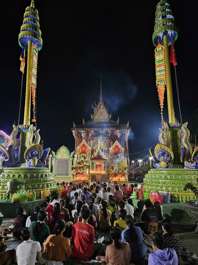 Nghi thức đón Quản Th&ecirc;́ Thi&ecirc;n năm mới tại chùa Gạch Gi&ocirc;̀ng, xã H&ocirc;̀ Thị Kỹ, tỉnh Cà Mau