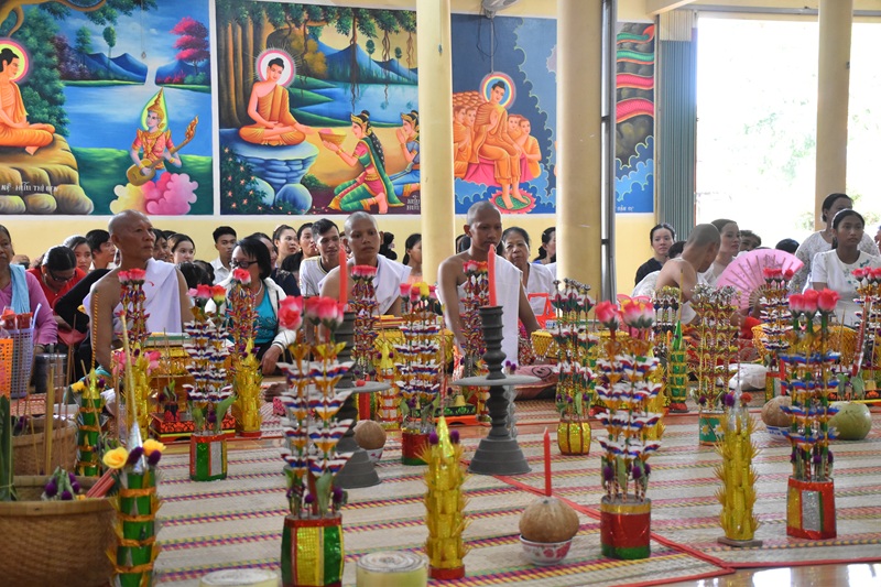 Trong l&ecirc;̃ xu&acirc;́t gia Bai S&acirc;y là v&acirc;̣t đại di&ecirc;̣n cho &ldquo;v&acirc;̣n m&ecirc;̣nh&rdquo;của người đi tu