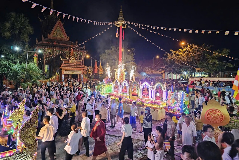 Đ&ocirc;̀ng bào Khmer đ&ecirc;́n tham dự l&ecirc;̃ Ch&ocirc;l Chnăm Thm&acirc;y! Ảnh t&aacute;c giả cung cấp