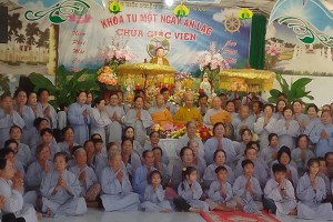 Nghe pháp ngày Xuân ở chùa quê