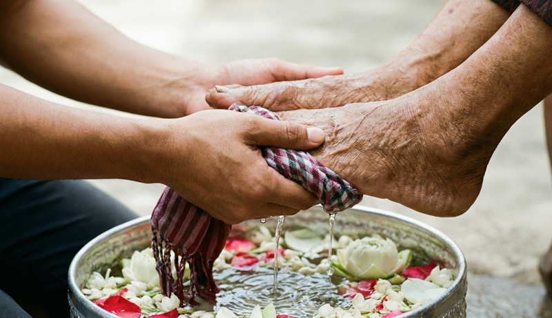 Sự đảo chiều của v&ograve;ng tay chăm s&oacute;c