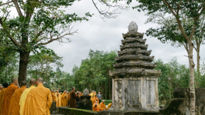 Tảo tháp: Quét bụi tháp, sạch bụi Tâm