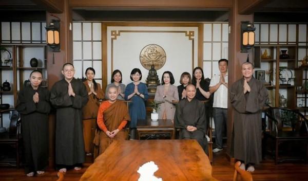 Hội ngộ bên chén trà tri âm