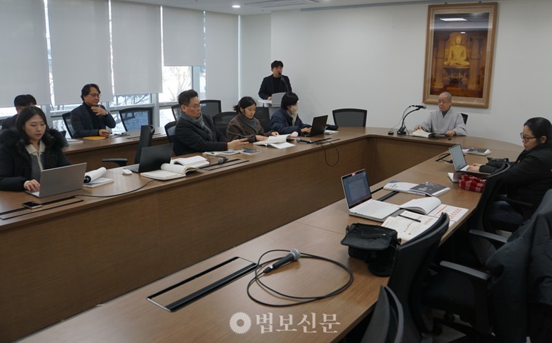 
Viện Nghi&ecirc;n cứu T&ocirc;ng ph&aacute;i Jogye c&ocirc;ng bố b&aacute;o c&aacute;o khảo s&aacute;t tại Trung t&acirc;m Văn h&oacute;a - Lịch sử Phật gi&aacute;o H&agrave;n Quốc, Seoul, ng&agrave;y 02/02.
