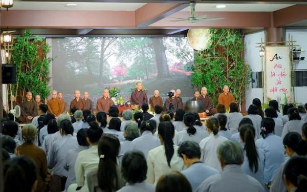 Khép cửa phù hoa, mở đường tự tại