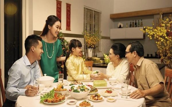 Mâm cơm gia đình - thiết chế cảm xúc của xã hội Việt Nam