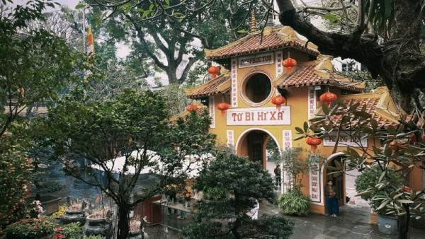 Suy diễn và gán hiện tượng thành bản chất là tà kiến