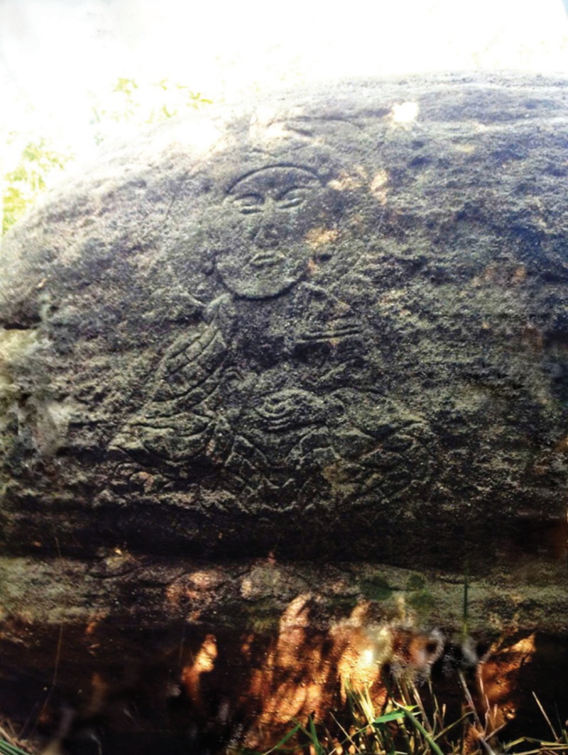 Bức ph&ugrave; đi&ecirc;u Phật tr&ecirc;n tảng đ&aacute; ch&ugrave;a Am C&aacute;c vẫn r&otilde; r&agrave;ng, mặc
cho gi&oacute; mưa b&agrave;o m&ograve;n qua ng&agrave;n năm?