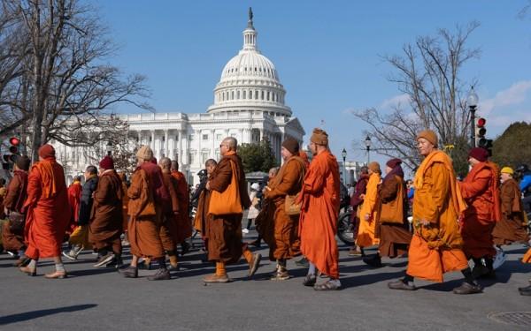 Tín hữu học được gì khi đồng hành cùng các nhà sư?