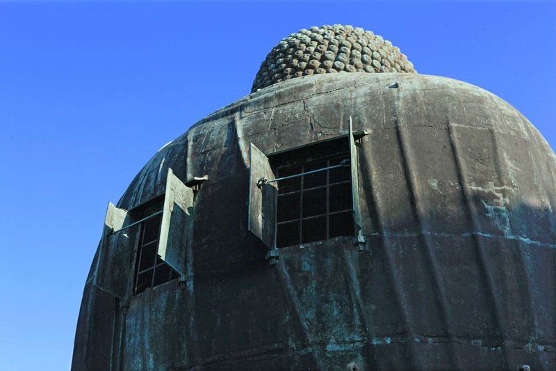 C&aacute;c &ocirc; cửa ph&iacute;a sau tượng nay đ&oacute;n &aacute;nh s&aacute;ng tự nhi&ecirc;n. (&copy; Harada Hiroshi)