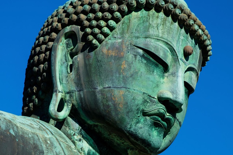 Dấu vết l&aacute; v&agrave;ng mờ c&ograve;n lưu lại tr&ecirc;n gương mặt tượng Phật. (&copy; Harada Hiroshi)