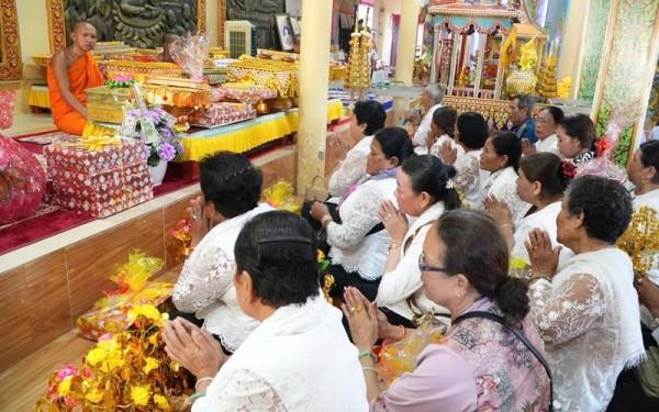 Những đóa sen thầm lặng thảo thơm trong truyền thống Phật giáo Nam Tông