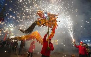 Khi Lễ hội Đèn lồng Trung Hoa gặp sắc màu Holi Ấn Độ