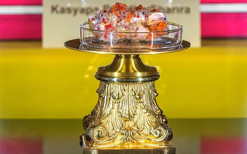 X&aacute; lợi răng Phật l&agrave;H&igrave;nh ảnh được trưng b&agrave;y tại ch&ugrave;a Wei Mountain, ở Rosemead, California, thứ Bảy, ng&agrave;y 17 th&aacute;ng 2 năm 2024. (Ảnh AP/Damian Dovarganes)