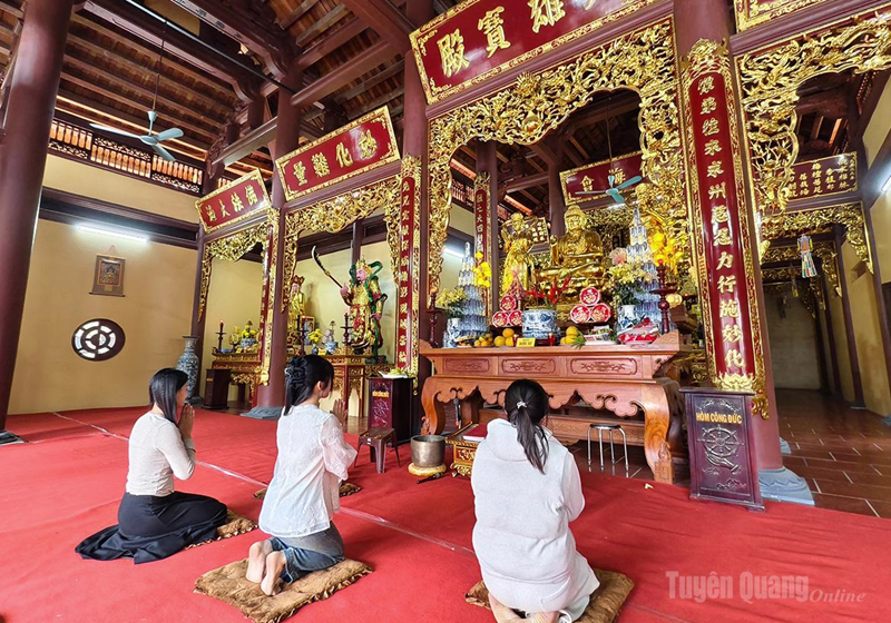 Ch&iacute;nh điện tại ch&ugrave;a Ph&uacute; L&acirc;m.