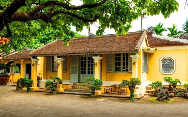 Ảnh hưởng Phật giáo trong không gian thờ Mẫu ở Huế