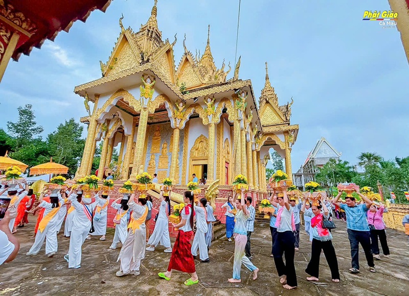 L&ecirc;̃ D&acirc;ng y Kathina chùa Cos Đ&ocirc;n.