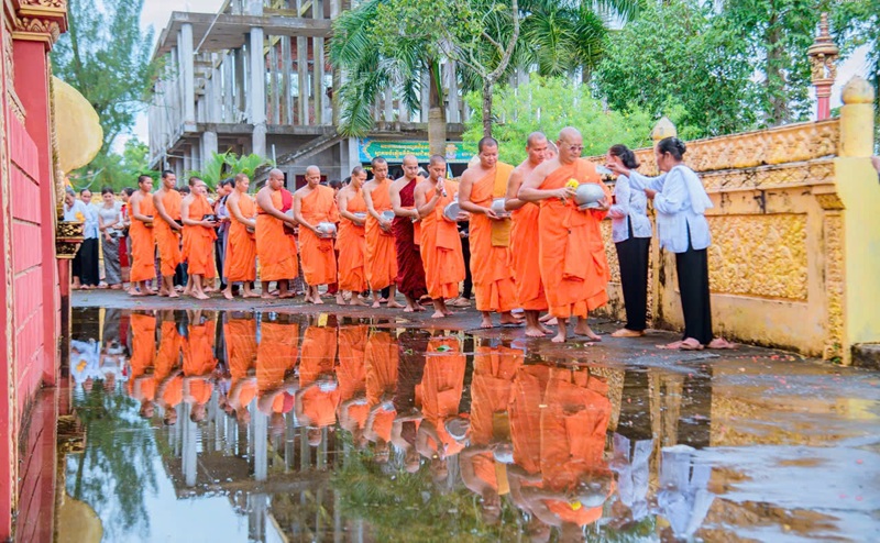 Đặt bát h&ocirc;̣i chùa Cos Đ&ocirc;n.