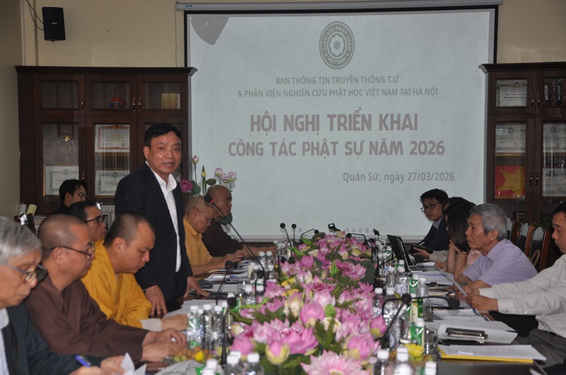 Cư sĩ Giới Minh ph&aacute;t biểu, trao đổi &yacute; kiến