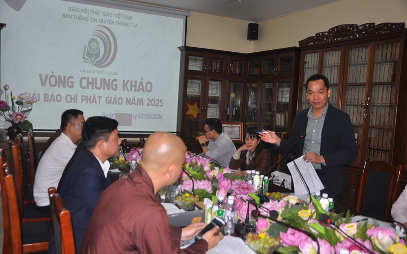 Nh&agrave; b&aacute;o Trịnh Quốc Đ&ocirc;ng ph&aacute;t biểu
