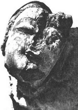 H&igrave;nh 4. Đầu Đức Phật bằng đất s&eacute;t từ Gjaur Kala (Merv).