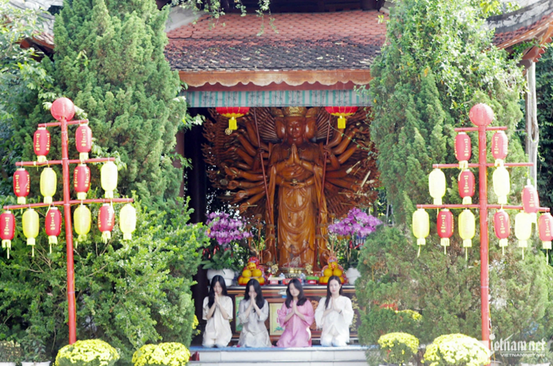 Ch&ugrave;a Da - điểm đến t&acirc;m linh thu h&uacute;t du kh&aacute;ch thập phương