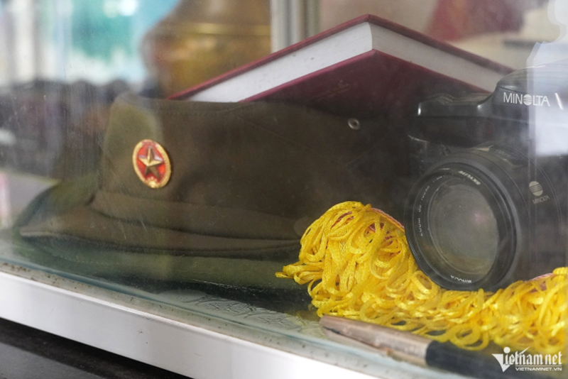 Kỷ vật của c&aacute;c nh&agrave; b&aacute;o liệt sĩ được lưu giữ ở ch&ugrave;a