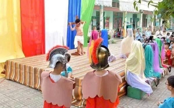 Đừng biến trẻ thành “đạo cụ” của “đức tin”…