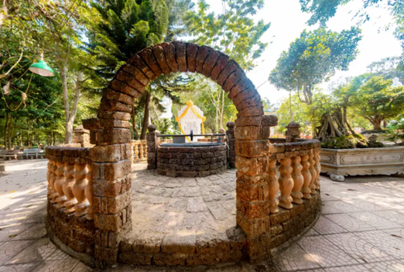 C&oacute; nhiều giai thoại gắn liền với ch&ugrave;a Thi&ecirc;n Ấn (Quảng Ng&atilde;i). Sưu tầm