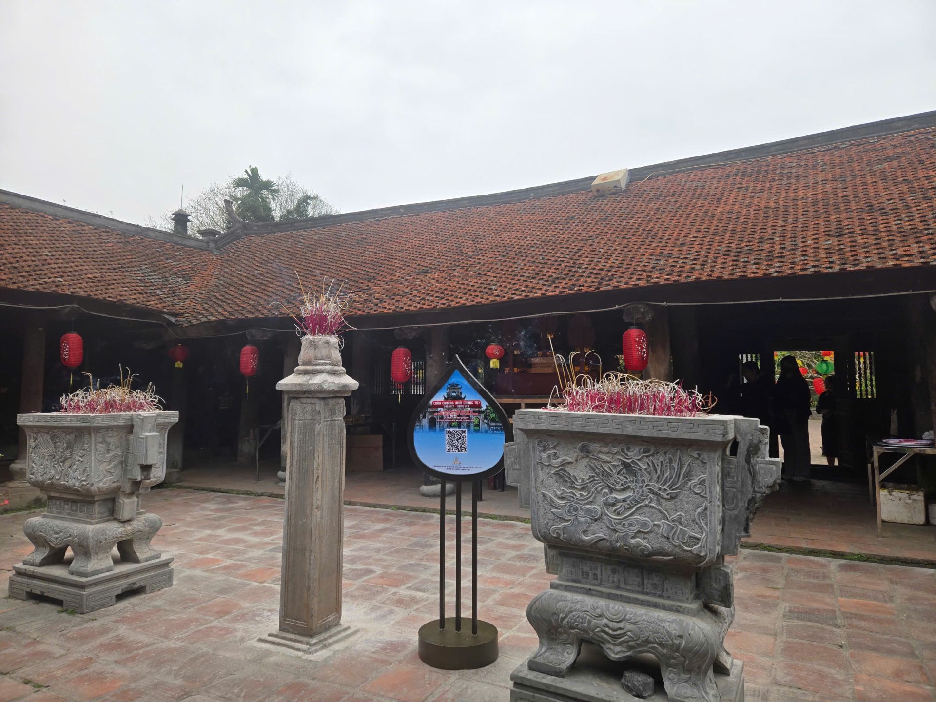 M&atilde; QR-code được sử dụng để dẫn đưa du kh&aacute;ch trải nghiệm tr&ecirc;n kh&ocirc;ng gian số.