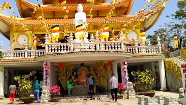 Thắp nén tâm hương cho các AHLS ở Chùa