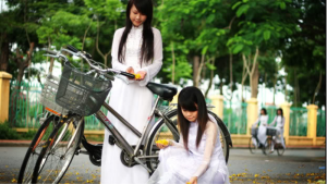 Người về cùng tháng Tư