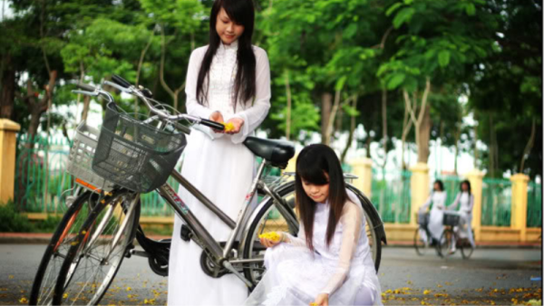 Người về cùng tháng Tư