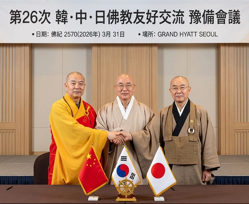 Đại diện Phật gi&aacute;o từ Hiệp hội Phật gi&aacute;o Trung Hoa (CBA) Trung Quốc, Nhật Bản v&agrave; H&agrave;n Quốc k&yacute; bi&ecirc;n bản hợp t&aacute;c tại Seoul. (Nguồn: Weibo)